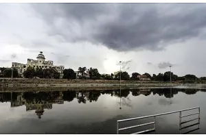 लखनऊ: रात में सर्द हवाओं के बीच फिर बदलेगा राजधानी का मौसम, बारिश की संभावना