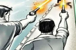 झांसी: ठेला लगाने वाले युवक को हमलावरों ने दिनदहाड़े मारी गोली, पुलिस ने जताई रंजिश की आशंका