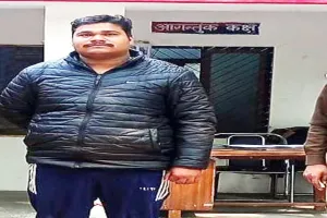 लखनऊ: वसूली करने के लिए बना फर्जी दरोगा, पुलिस ने नकली रिवाल्वर के साथ युवक को किया गिरफ्तार