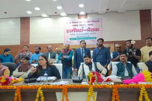 गोंडा: निगरानी समिति की बैठक में छाया रहा बिजली की बदहाली का मुद्दा, कैसरगंज सांसद ने अफसरों की कसी नकेल!