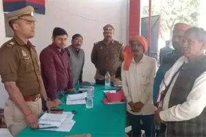 बहराइच: 14 सालों से भाई-भाई के बीच चल रहे जमीन के विवाद का हुआ निपटारा तो नम हो गईं सभी की आंखें