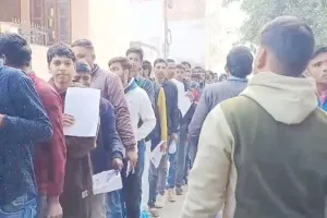 पुलिस भर्ती परीक्षा: दूसरे दिन शांति व्यवस्था के साथ शुरू हुई परीक्षा, अव्यवस्थाओं के बीच राजधानी पहुंचे 1,36,000 अभ्यर्थी!, video