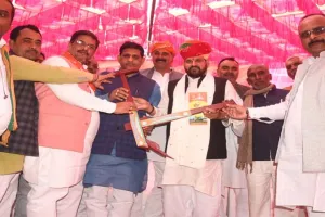 डोर टू डोर जाकर छूटे लाभार्थियों को दिलाएं योजनाओं का लाभ: बृजभूषण 