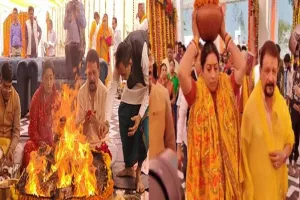 अमेठी: स्मृति ईरानी ने हवन-पूजन के साथ किया गृह प्रवेश, नए घर में पति संग हुईं दाखिल, देखें Video