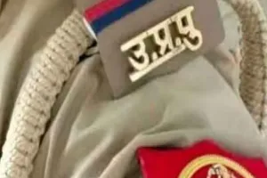 रामपुर : पुलिसकर्मियों ने आटो चालक से मांगा परमिट, उसने दी वर्दी उतरवाने की धमकी 