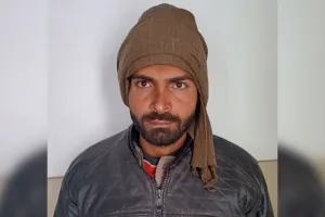 बिजनौर: जेल ले जाते समय हथकड़ी खोलकर आरोपी फरार, मचा हड़कंप