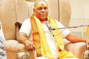 Kanpur: करौली शंकर धाम में गुरु दीक्षा उत्सव का आयोजन; हर-हर महादेव का गूंजा जयकारा, भक्तों ने समझा गुरु का महत्व...