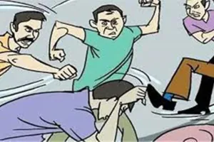 बदायूं: घर के बाहर डाला कूड़ा, विरोध पर जान से मारने की कोशिश