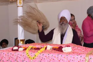 Kanpur: गुरुद्वारा श्री गुरु अर्जन देव में विराजमान हुए श्रीगुरु ग्रंथ साहिब; प्रेमनगर गुरुद्वारा के पुराने भवन को मिला नया स्वरूप...