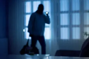 बाजपुर: घर, दुकान और शोरूम पर चोरों का धावा, लाखों की चोरी 