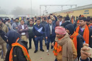 रामलला का दर्शन:आस्था विशेष ट्रेन में आ रही भारी भीड़,बिहार से पहुंची ट्रेन की डीआरएम ने की अगवानी