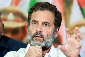 राहुल गांधी का दावा, विकास के नाम पर आदिवासियों की जमीन छीनी जा रही 