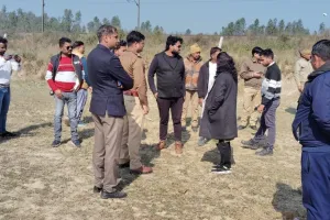 शाहजहांपुर: रेलवे क्रॉसिंग पार कर रहे 25 गोवंश की ट्रेन से कटकर मौत, मचा हड़कंप