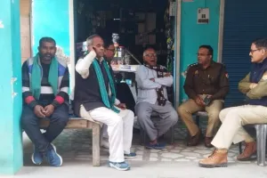 Farrukhabad: जिले में भारत बंद पूरी तरह से रहा बेअसर; भाकियू उपाध्यक्ष प्रभाकांत मिश्रा को पुलिस ने किया घर पर नजरबंद...