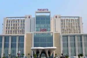 Medanta Hospital : इलाज के दौरान बुजुर्ग महिला की मौत, शव का एक हिस्सा जला, पुलिस जांच में जुटी
