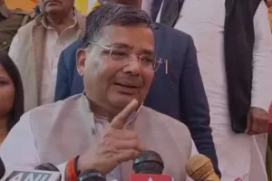 फिरोजाबाद: पर्यटन मंत्री जयवीर सिंह का राहुल और अखिलेश की जोड़ी पर तंज, नई पैकिंग में पुराना माल है