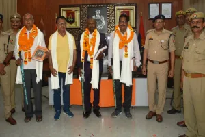 अयोध्या: मुख्य आरक्षी ने ली ऐच्छिक पेंशन, तीन हुए सेवानिवृत्त, सभी को समारोहपूर्वक दी गई विदाई 