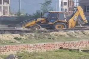 अयोध्या: अवैध प्लाटिंग पर ADA सख्त, जेसीबी से ध्वस्त किये निर्माण 