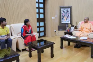 लखनऊ: CM योगी से मिला अखिलेश सिंह का परिवार, जताया आभार  