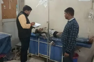 बहराइच: पालतू कुत्ते को डंडा मारा तो युवक को पीटकर किया मरणासन्न, केस दर्ज