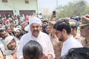 Video: मुख्तार के जनाजे में गाजीपुर DM से भिड़े अफजाल अंसारी, बोले-धारा 144 के बाद भी दुनिया में... 