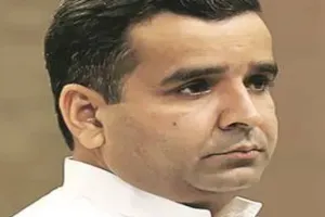 धर्मेंद्र यादव पर आजमगढ़ में केस दर्ज, 42 गाड़ियों के काफिले के साथ किया था प्रचार 