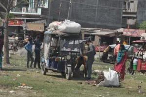 रुद्रपुर: बाबूजी हमें नहीं पता यहां कौन आ रहे हैं और क्यों हटाया जा रहा...