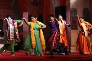 अयोध्या: रामोत्सव में गूंजा आल्हा, गरबा और कथक थिरके भक्त