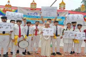 अयोध्या: नदी महोत्सव में दिव्यांग बच्चों ने दिखाई प्रतिभा, वंदना और वाणी ने हाथों के सहारे किया नृत्य