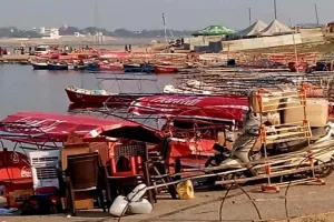  अंधविश्वास हुआ हावी! गहना और स्कूटी समेत लाखों का सामान लेकर गंगा में विसर्जित करने पहुंची युवती, जानें पूरा मामला  