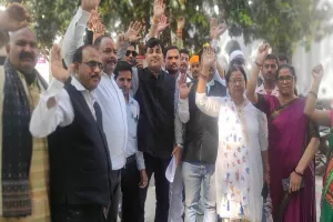 बहराइच: सैफई विवि में स्टाफ नर्स की मौत के मामले में आरोपी के घर पर चले बुलडोजर, ब्राह्मण संघ की मांग