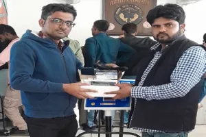 अयोध्या: राशन घटतौली पर अब लग सकेगी लगाम, कोटेदारों को मिलीं इलेक्ट्रानिक वेइंग मशीन 