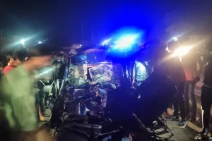 प्रतापगढ़ में भीषण सड़क हादसा, कार और बस में टक्कर-3 की मौत 