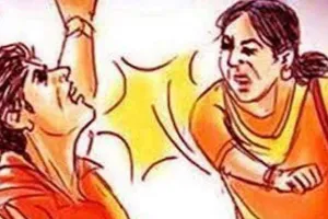 लखनऊ: दूसरी युवती का कॉल आने पर प्रेमिका ने प्रेमी का चिमटे से फोड़ा सिर, युवक ने लगाई मदद की गुहार