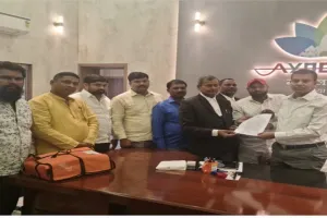 अयोध्या: एयरो सिटी को लेकर मंडलायुक्त से मिले आन्दोलित किसान, पंचायत में लिया ये बड़ा फैसला