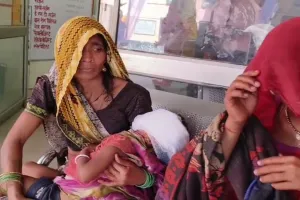 रायबरेली: घर के बाहर खेल रही बच्ची को आवारा कुत्तों ने किया लहूलुहान, लखनऊ रेफर