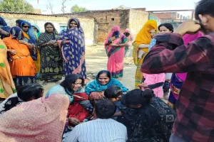 सुलतानपुर: पति का लटकता मिला शव, पत्नी है मायके..., जाने क्या है मामला....