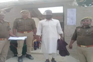 बहराइच पुलिस की बड़ा कार्रवाई, घर पर मौजूद जिला बदर अपराधी को किया जनपद से बाहर