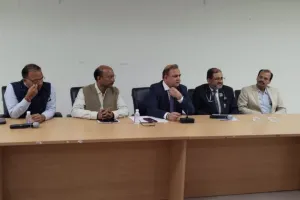 Lohia Institute lucknow: निदेशक डॉ. सीएम सिंह की नसीहत-मरीज के साथ न करें गलत व्यवहार