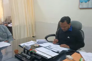 बहराइच: 2700 वाहनों का बकाया है 12.50 करोड़ रुपये टैक्स, एआरटीओ ने वाहन स्वामियों को जारी किया नोटिस 