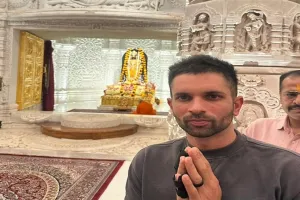 केशव महाराज पहुंचे अयोध्या, IPL से पहले रामलला के किए दर्शन-पूजन