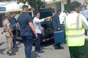 पंतनगर: “क्रिकेट के भगवान”  मास्टर ब्लास्टर पहुंचे पंतनगर, बस कुछ देरी में  कैंची पहुंच करेंगे बाबा के दर्शन