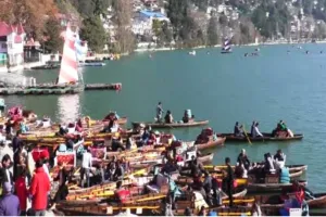 नैनीताल: वीकेंड पर बढ़े पर्यटक, धड़ाम हुई ट्रैफिक व्यवस्था