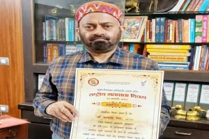 मुरादाबाद : मतदाता सूची प्रबंधन में उत्कृष्ट कार्य के लिए जिलाधिकारी सम्मानित, अधिकारियों ने दी बधाई