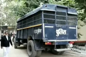 Fatehpur: हत्या का आरोपी पेशी के बाद लॉकअप से हुआ फरार...लघुशंका का किया बहाना, तीन पर FIR
