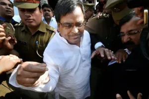 गायत्री प्रसाद प्रजापति पर ईडी का शिकंजा, बेटे अनुराग को अपने साथ ले गई टीम, परिजनों ने लगाए आरोप  