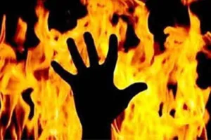 मथुरा : दिनदहाड़े ससुरालवालों ने दामाद को जलाया जिंदा, मची अफरा तफरी...जानें मामला