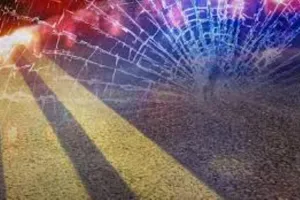 हल्द्वानी: फुटपाथ पर चढ़ी कार, चपेट में आया दुकानदार