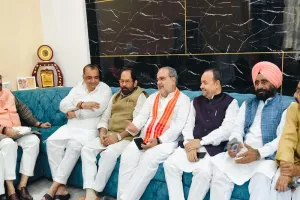 भाजपा से भिड़ने वालों से ज्यादा मैदान से भागने वालों की भीड़ : नकवी