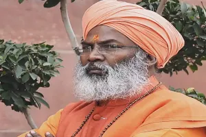 Unnao: इतना बड़ा कार्यक्रम और आपने मुझे सूचना देना उचित नहीं समझा...साक्षी महाराज ने मंच पर SDM की लगाई क्लास, देखें- VIDEO